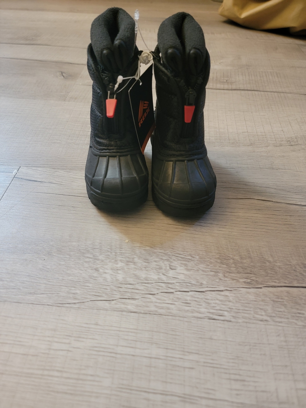 Reebok Kids Black Winter Boots with Red Pull